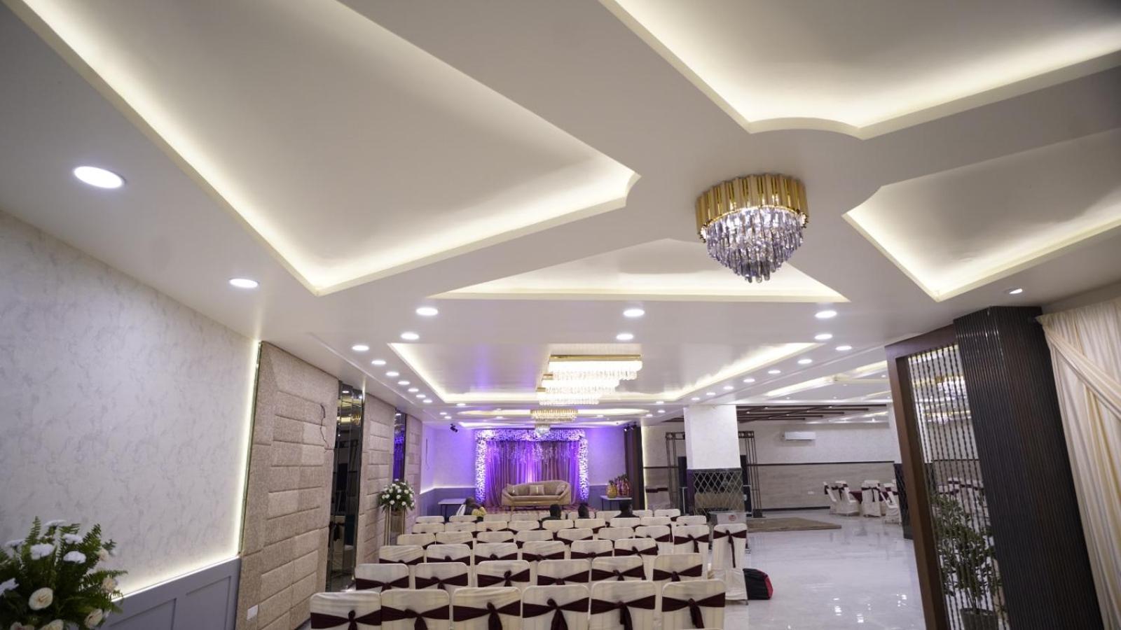 The Imperial Hotel And Convention Centre Канпур Екстериор снимка