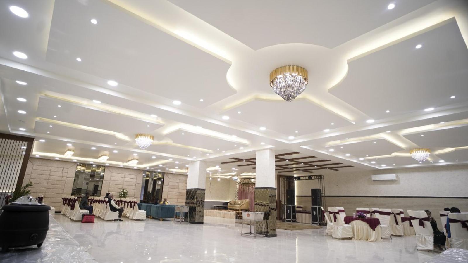 The Imperial Hotel And Convention Centre Канпур Екстериор снимка