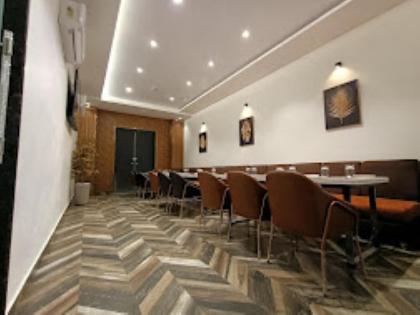 The Imperial Hotel And Convention Centre Канпур Екстериор снимка