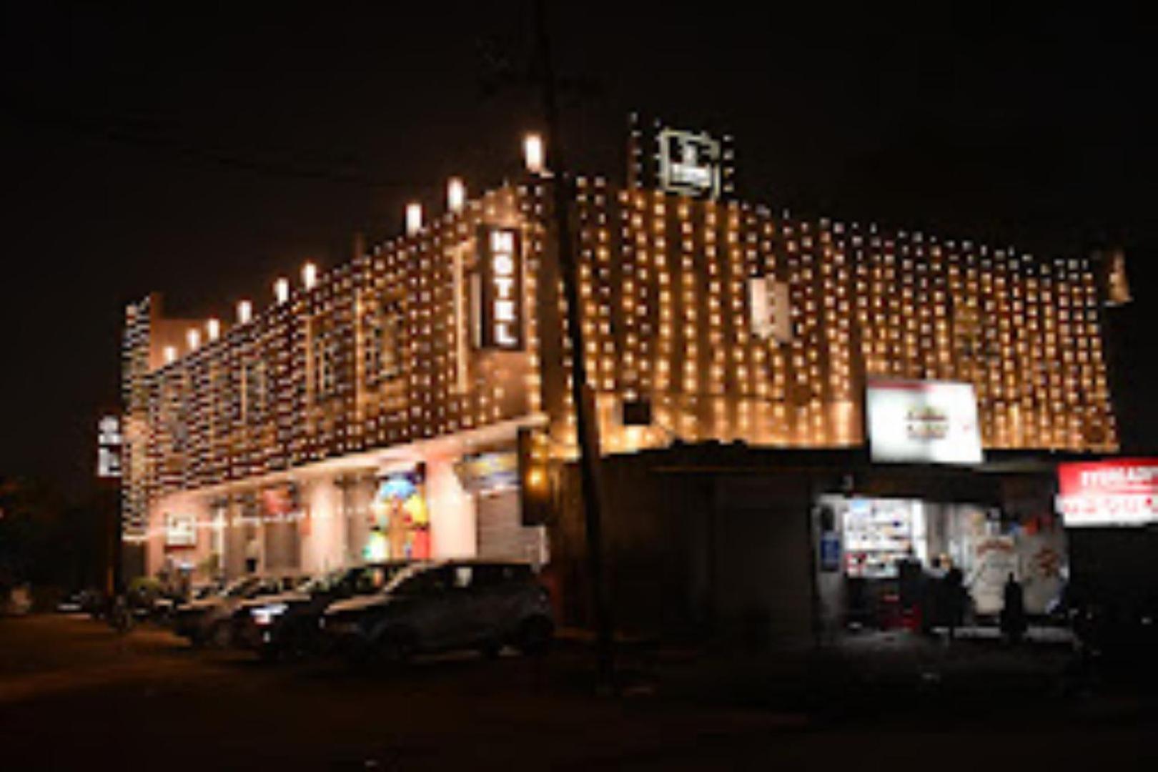The Imperial Hotel And Convention Centre Канпур Екстериор снимка